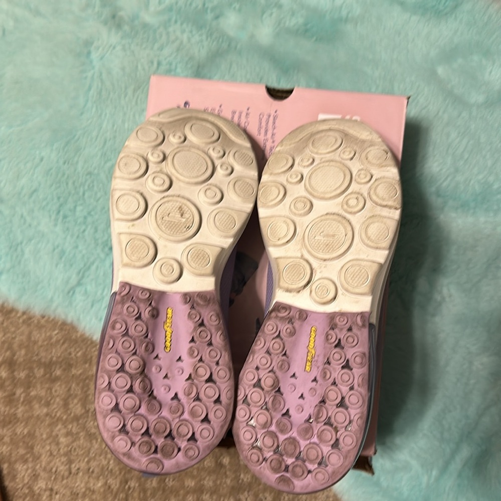 Women’s Skechers GoWalk Air - Picture 6 of 9